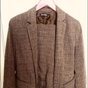 7th AVENUE Beautiful suit for the office.